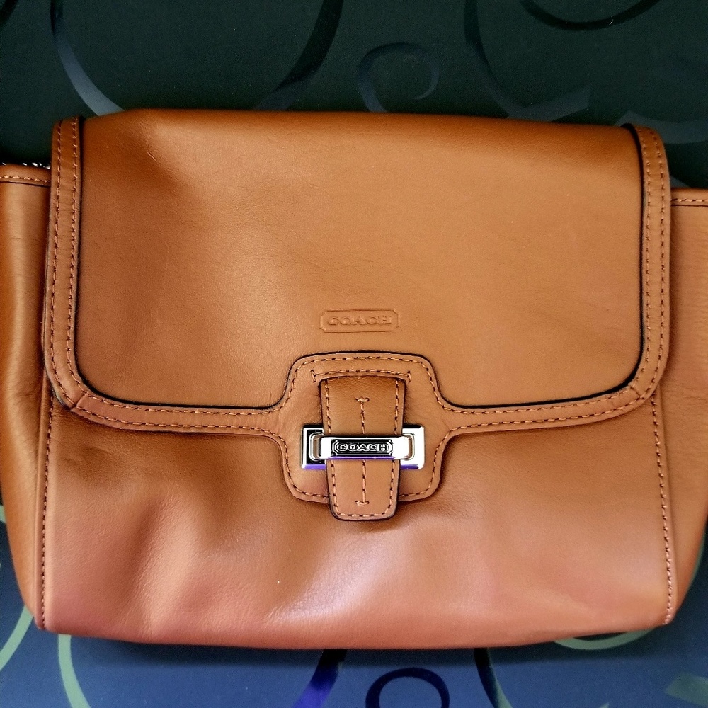 Medium sized leather Coach clutch